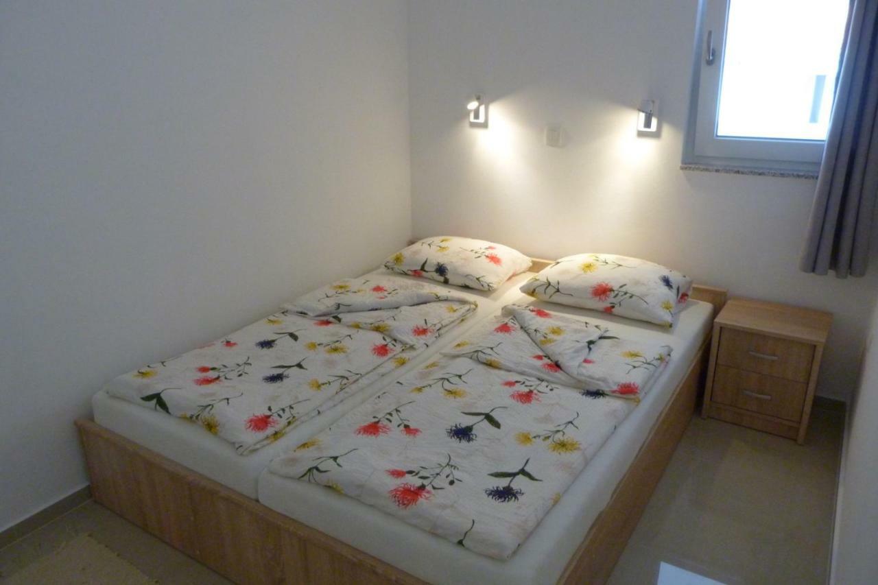 Apartments Monja & Dadi, Malinska, Вантачичі Екстер'єр фото