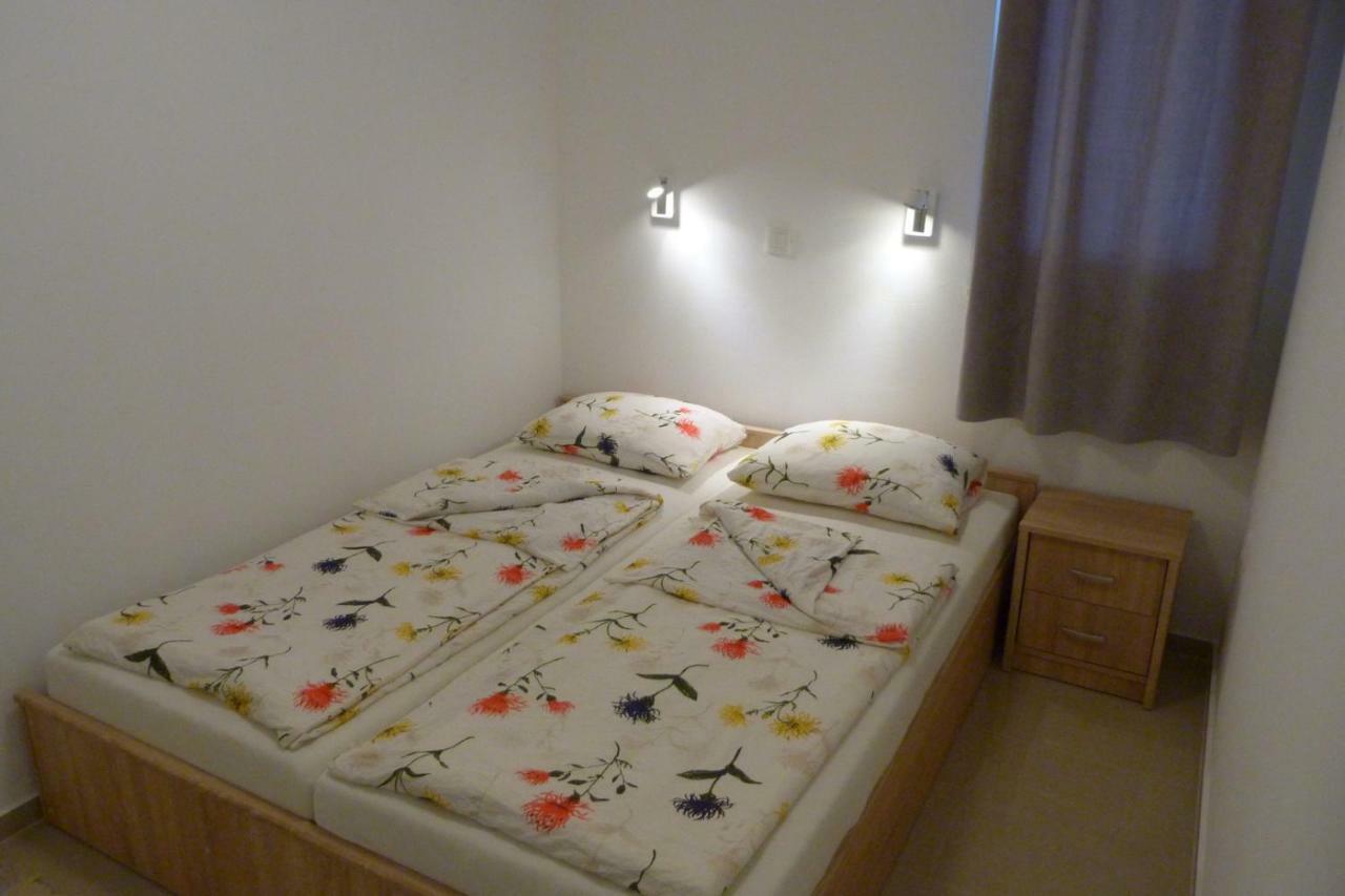Apartments Monja & Dadi, Malinska, Вантачичі Екстер'єр фото